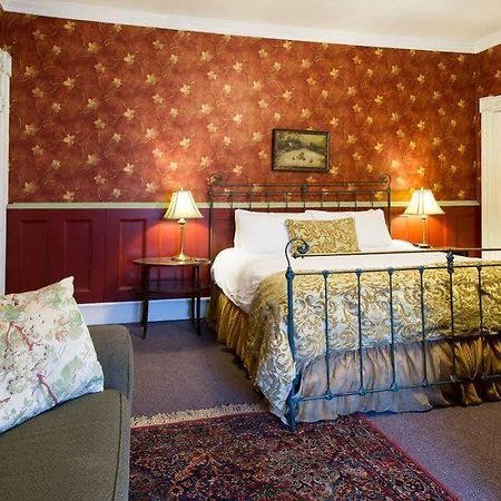 Rogues Harbor Inn Lansing Dış mekan fotoğraf