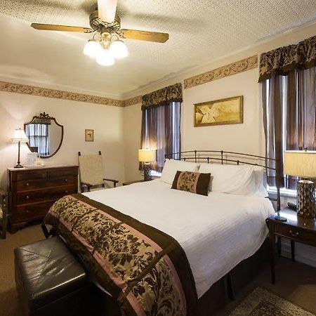 Rogues Harbor Inn Lansing Dış mekan fotoğraf