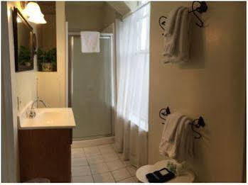 Rogues Harbor Inn Lansing Dış mekan fotoğraf