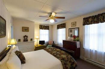Rogues Harbor Inn Lansing Dış mekan fotoğraf