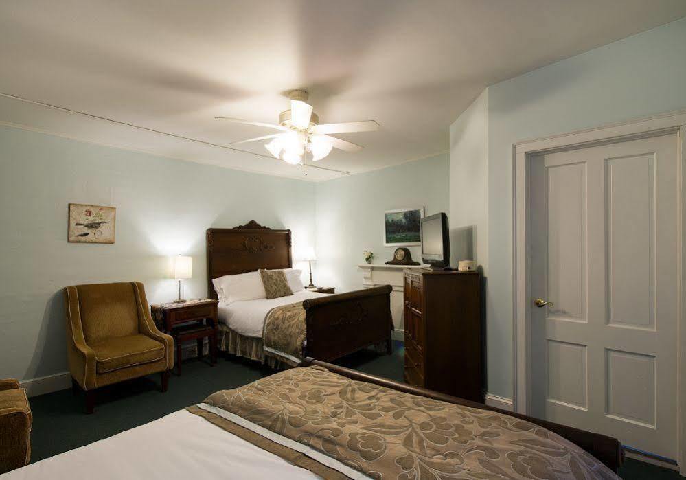Rogues Harbor Inn Lansing Dış mekan fotoğraf