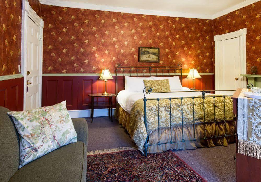 Rogues Harbor Inn Lansing Dış mekan fotoğraf