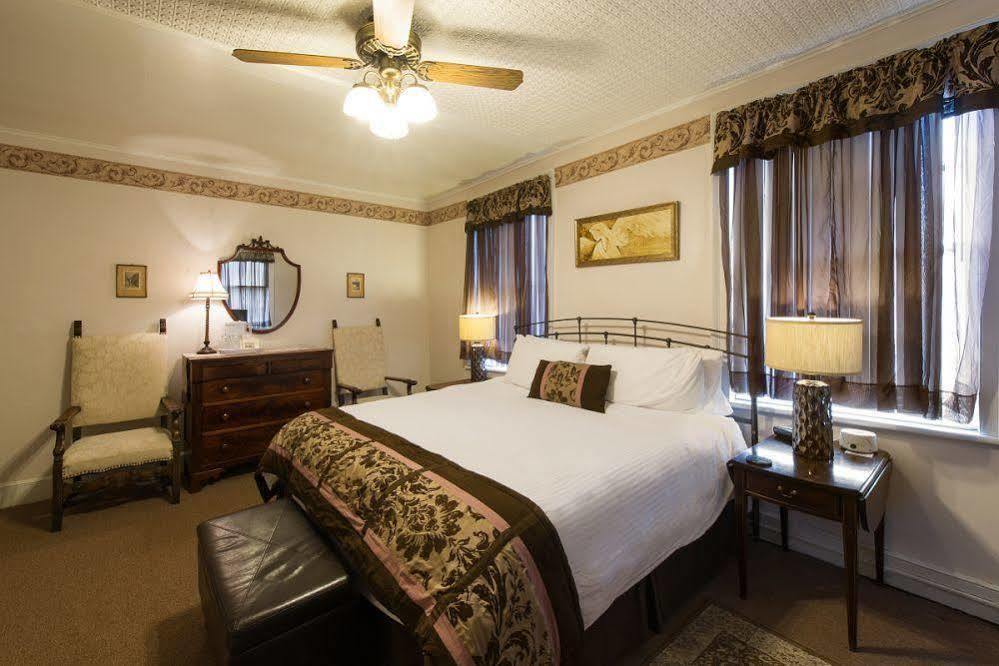 Rogues Harbor Inn Lansing Dış mekan fotoğraf