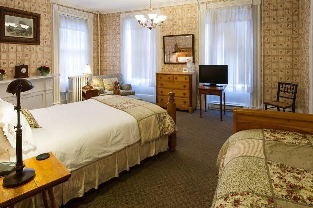 Rogues Harbor Inn Lansing Dış mekan fotoğraf