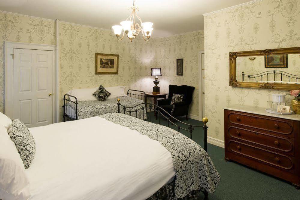 Rogues Harbor Inn Lansing Dış mekan fotoğraf