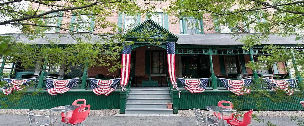 Rogues Harbor Inn Lansing Dış mekan fotoğraf